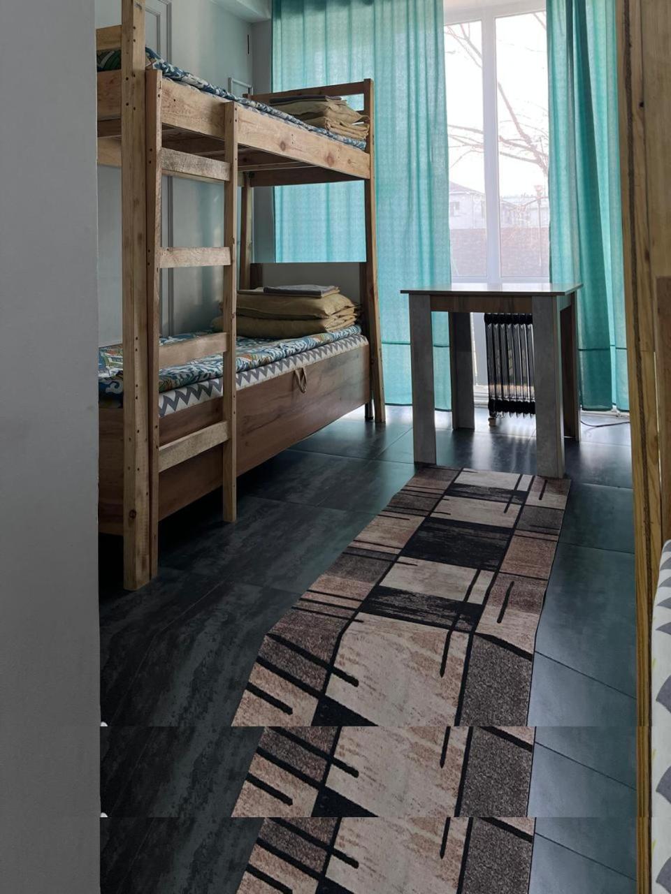 Hostel Del Luna 阿拉木图 外观 照片