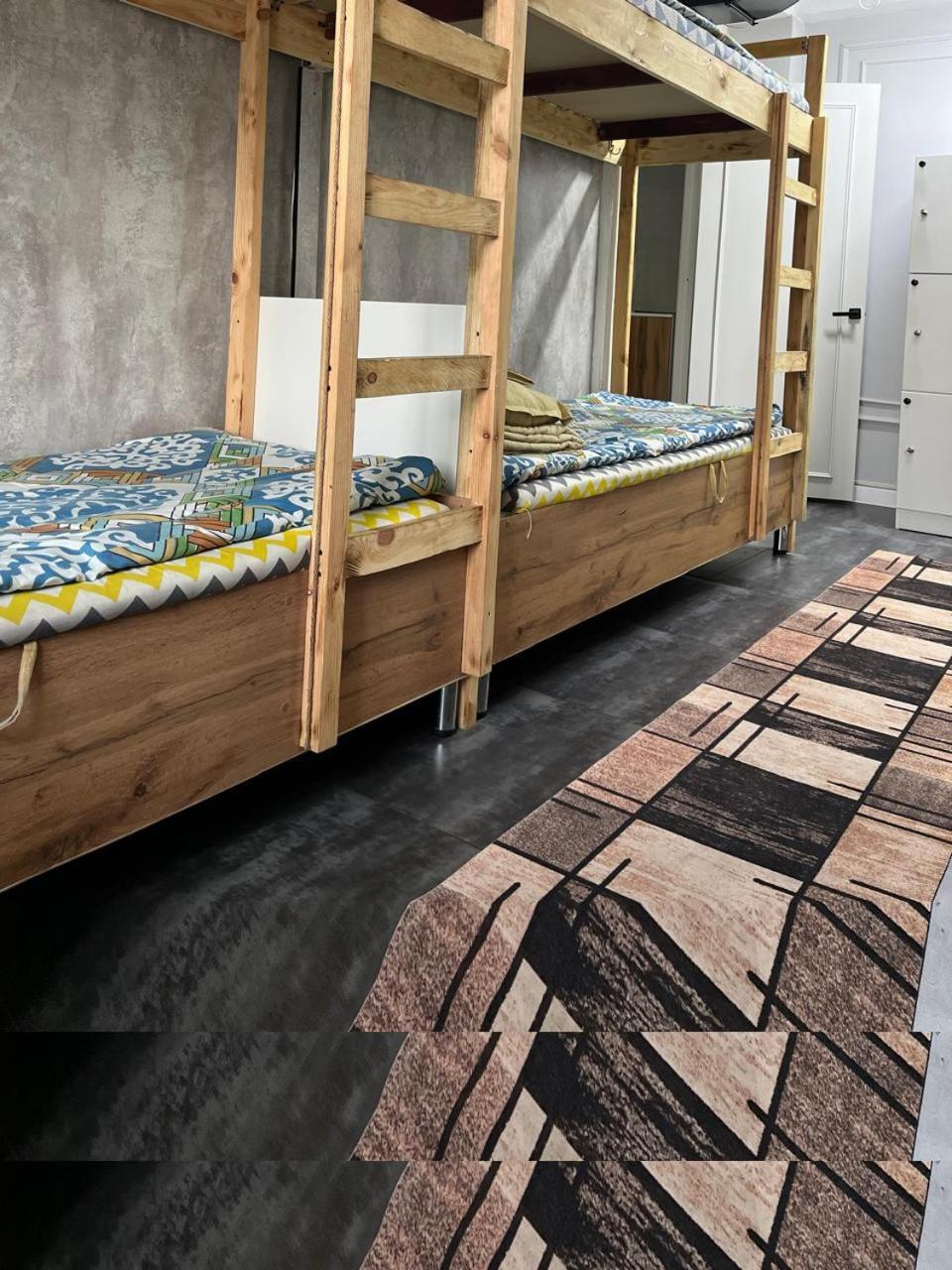Hostel Del Luna 阿拉木图 外观 照片